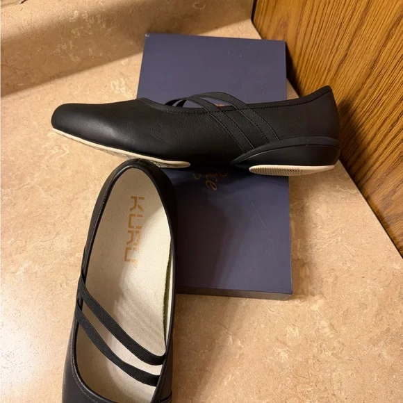 KURU Women's Black Flats - Picture 3 of 13